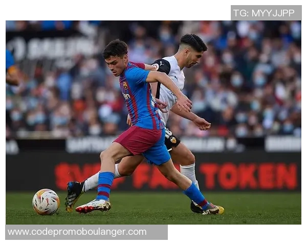 巴萨与瓦伦西亚激战整场回顾球迷热情高涨精彩瞬间不容错过