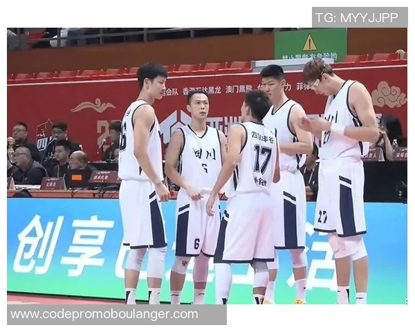 辽宁全运男篮迎战河南队全力争胜展现青春风采与竞技精神