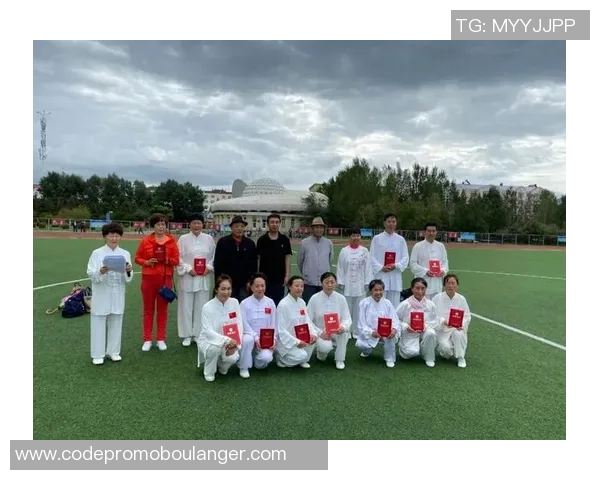 太极群与橄榄球的对决:传统文化与现代竞技的碰撞与融合 太极群与橄榄球的对决:传统文化与现代竞技的碰撞与融合